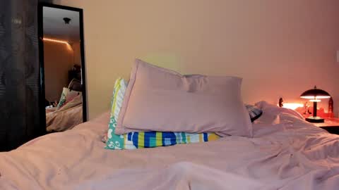 Alice  online show from December 19, 6:12 am