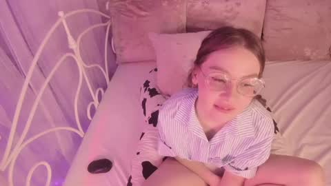 Snapshot of alice_kinky_girl chatting on February 14, 10:58 pm Alice online show from February 14, 10:58 pm