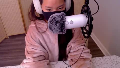 Snapshot of alice_lee18 chatting on December 8, 4:57 am Alice Lee online show from December 8, 4:57 am