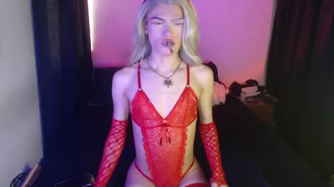 alice_m00nn online show from December 6, 11:33 am