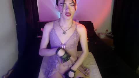 alice_m00nn online show from January 9, 11:25 am