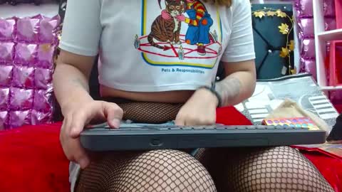 Snapshot of alice_magnus chatting on October 12, 1:10 pm alice online show from October 12, 1:10 pm