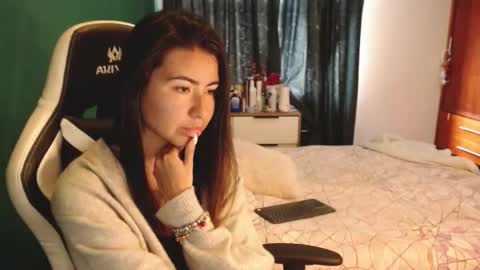 Alice online show from December 19, 7:43 pm