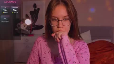 Snapshot of alice_miiiller chatting on October 13, 4:45 am Alice online show from October 13, 4:45 am