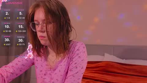 Snapshot of alice_miiiller chatting on October 16, 3:40 am Alice online show from October 16, 3:40 am