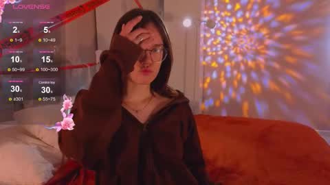 Snapshot of alice_miiiller chatting on November 1, 3:52 am Alice online show from November 1, 3:52 am