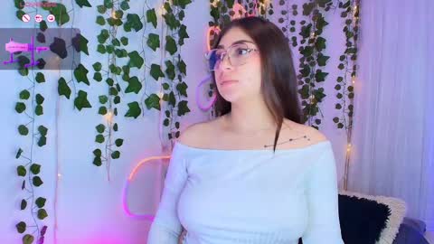 Snapshot of alice_samii chatting on October 8, 11:19 am Alice and Samii online show from October 8, 11:19 am