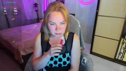 Alice online show from September 18, 2:52 pm