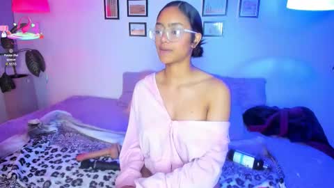 Snapshot of alice_simmons chatting on February 27, 1:00 pm alice_simmons online show from February 27, 1:00 pm