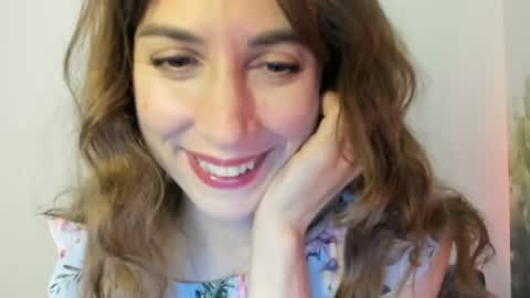 Snapshot of alice_sincere chatting on June 1, 9:16 pm Alice Love you all online show from June 1, 9:16 pm