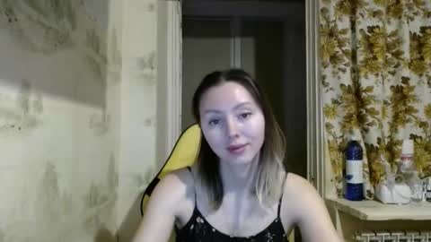 Snapshot of alice_smiles chatting on February 14, 11:12 pm Alice smiles online show from February 14, 11:12 pm