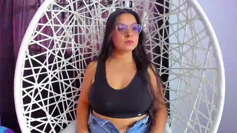 Snapshot of alice_summer1 chatting on April 2, 8:39 pm alice_summer1 online show from April 2, 8:39 pm