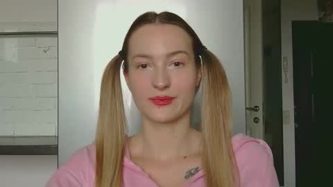 Snapshot of alice_sweet_01 chatting on September 24, 8:50 am Alice online show from September 24, 8:50 am