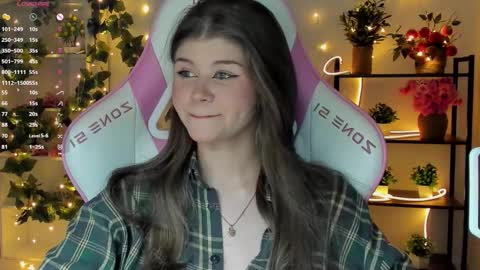 Snapshot of alice_tails chatting on September 12, 6:52 pm Alice online show from September 12, 6:52 pm