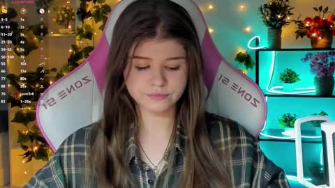 Snapshot of alice_tails chatting on September 18, 4:42 pm Alice online show from September 18, 4:42 pm