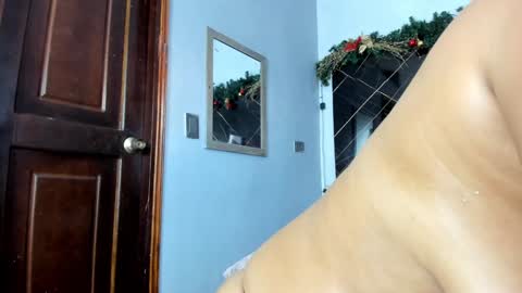 Snapshot of alice_thompsonx chatting on December 6, 3:00 pm Alice thompsonx online show from December 6, 3:00 pm