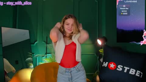 Alice  online show from December 4, 1:53 pm