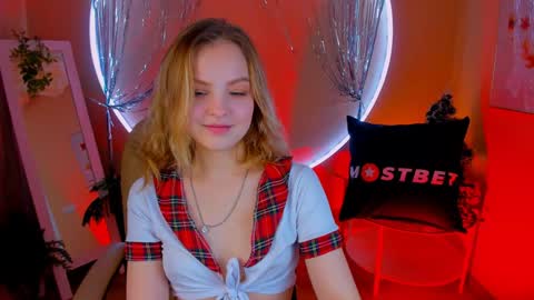 Alice  online show from December 20, 7:50 pm