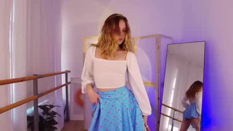 Alice  online show from October 2, 1:51 pm