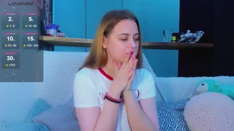 Snapshot of alice_wander chatting on November 15, 5:16 am Alice online show from November 15, 5:16 am