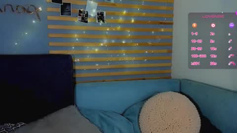 Snapshot of alice_wander chatting on March 11, 2:06 am Alice online show from March 11, 2:06 am