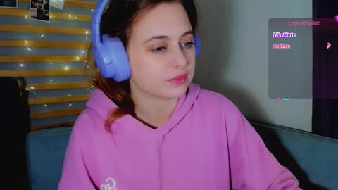 Snapshot of alice_wander chatting on March 19, 11:53 pm Alice online show from March 19, 11:53 pm