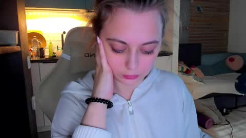 Snapshot of alice_wander chatting on March 30, 10:05 am Alice online show from March 30, 10:05 am