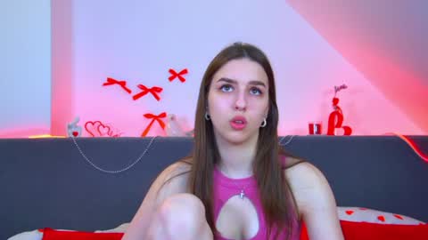 Snapshot of aliceatkin chatting on June 11, 6:44 am Alice online show from June 11, 6:44 am