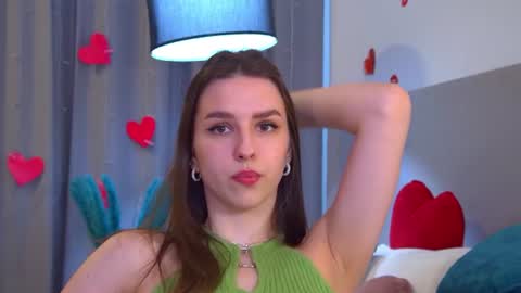 Snapshot of aliceatkin chatting on July 6, 4:09 pm Alice online show from July 6, 4:09 pm
