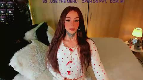Snapshot of alicebby_bigcock19 chatting on June 17, 7:33 am Alice online show from June 17, 7:33 am