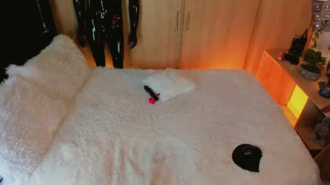 Snapshot of alicebby_bigcock19 chatting on July 19, 4:54 pm Alice online show from July 19, 4:54 pm