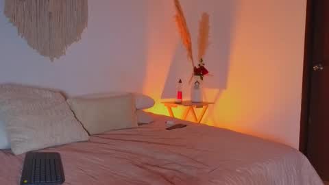 Alice Benette  online show from April 1, 1:39 am