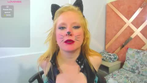 Snapshot of alicecat01 chatting on November 30, 6:23 pm alicecat01 online show from November 30, 6:23 pm