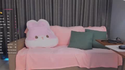 - - - Alice - - - online show from February 5, 1:32 am