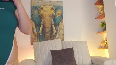 Snapshot of alicecorner chatting on February 17, 12:01 pm Alice Corner online show from February 17, 12:01 pm