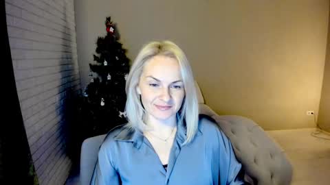 Alicee online show from December 6, 7:45 pm