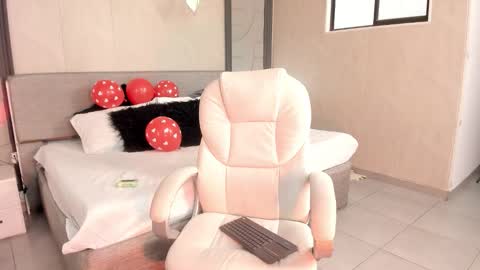 alicee_clark_ online show from February 14, 1:41 pm