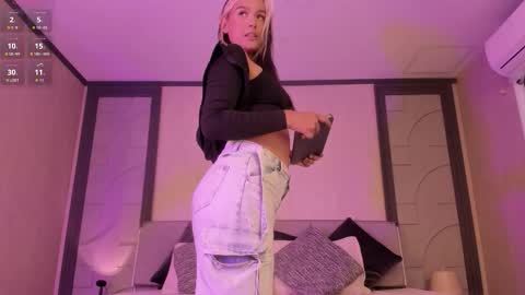 alicee_clark_ online show from March 22, 12:30 pm