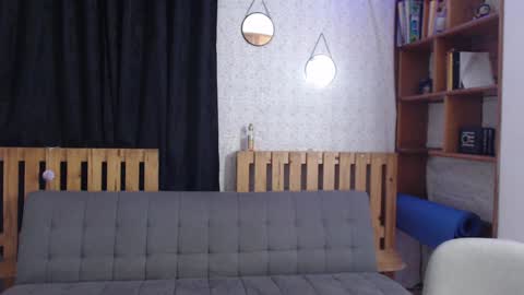 alicee_logan_ online show from February 1, 11:37 pm