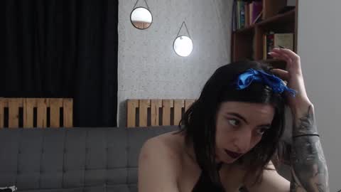 alicee_logan_ online show from February 21, 5:13 am