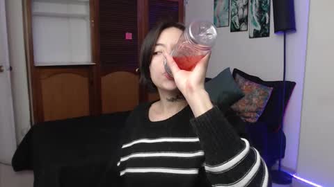 alicee_logan_ online show from October 16, 12:22 am