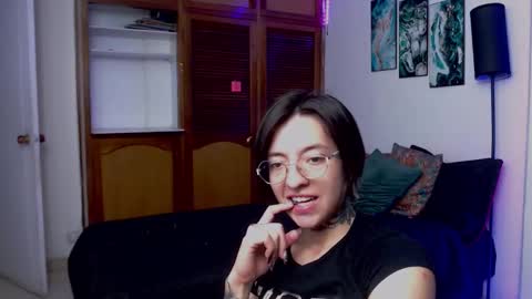 alicee_logan_ online show from November 12, 2:01 am