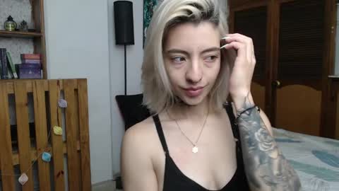 alicee_logan_ online show from April 26, 2:53 am
