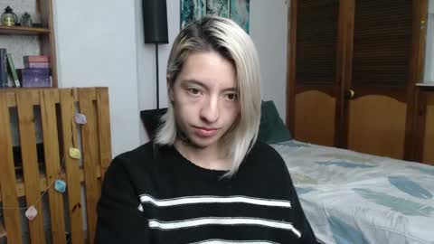 alicee_logan_ online show from May 3, 1:44 am