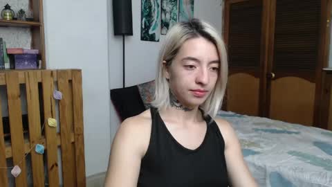 alicee_logan_ online show from May 5, 1:57 am