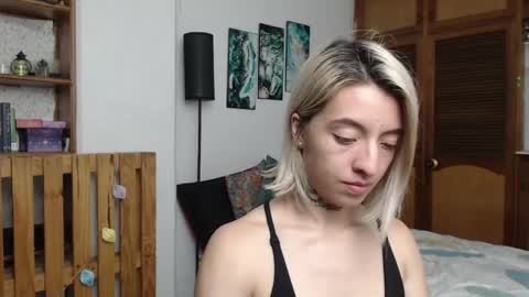 alicee_logan_ online show from May 6, 1:03 am