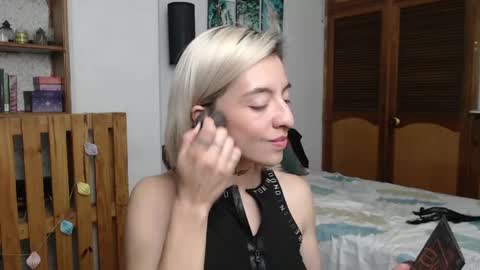 alicee_logan_ online show from May 16, 3:14 am