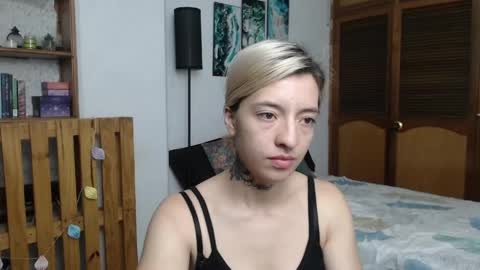 alicee_logan_ online show from May 17, 2:20 am