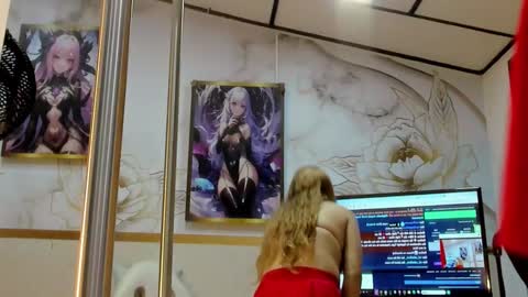 Snapshot of alicee_mature chatting on March 14, 8:25 pm alicee online show from March 14, 8:25 pm