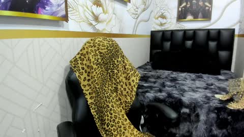 Snapshot of alicee_mature chatting on April 9, 7:52 pm alicee online show from April 9, 7:52 pm